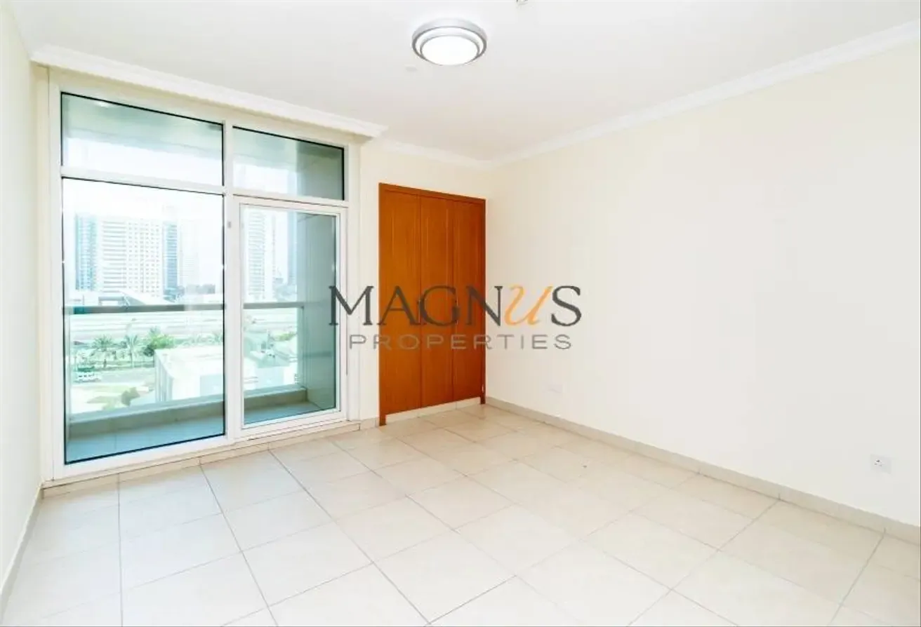 VASTU COMPLAINT | LAKE + MARINA SKY LINE VIEW