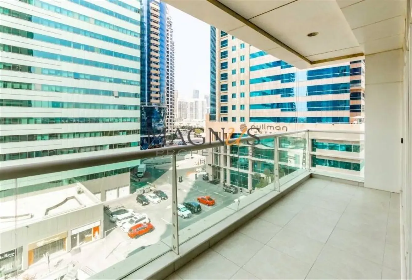VASTU COMPLAINT | LAKE + MARINA SKY LINE VIEW