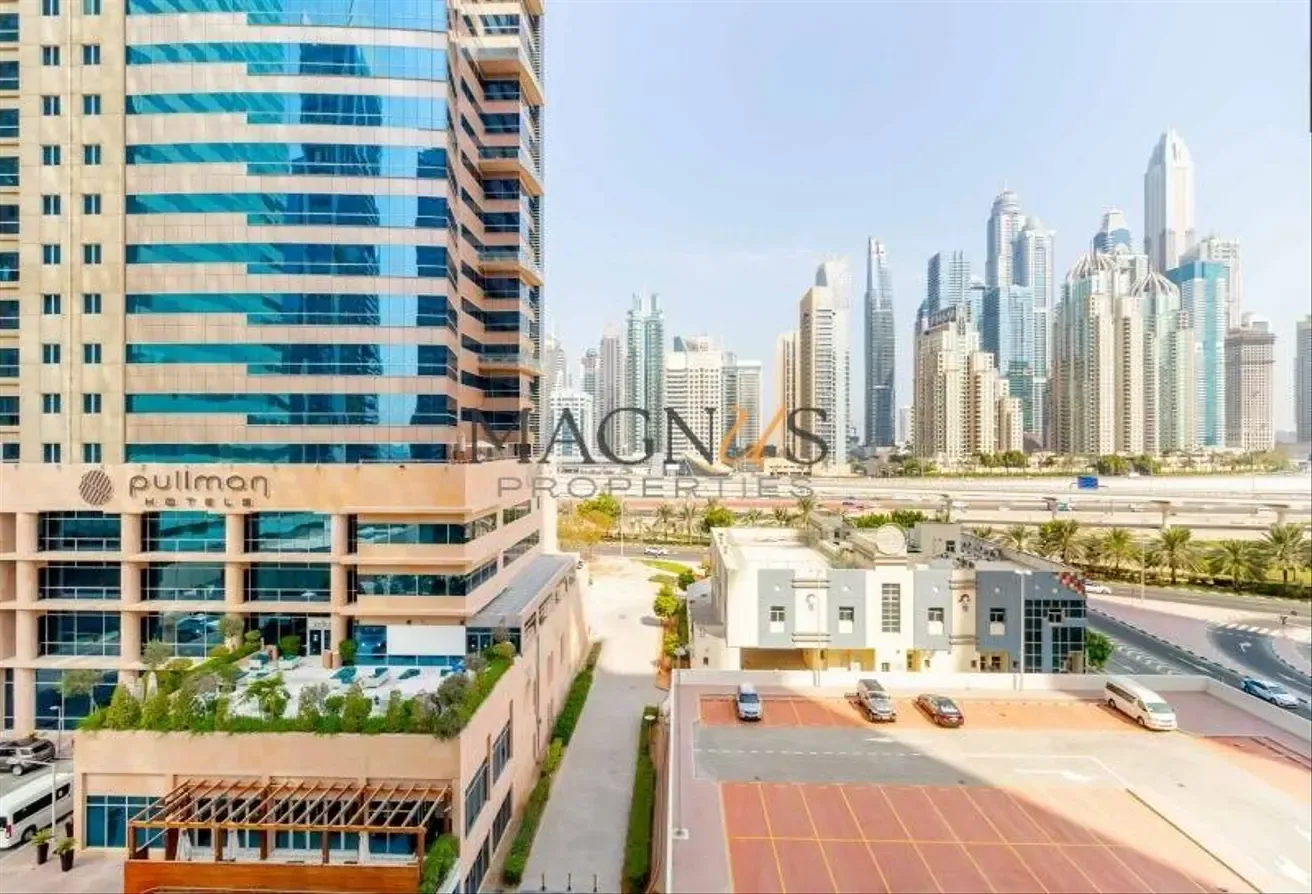 VASTU COMPLAINT | LAKE + MARINA SKY LINE VIEW