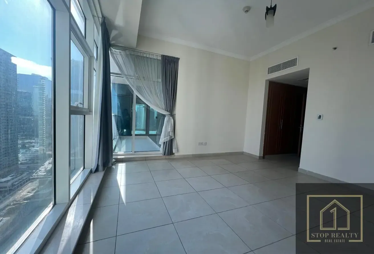 VAASTU COMPLIANT | HIGH FLOOR | VACANT