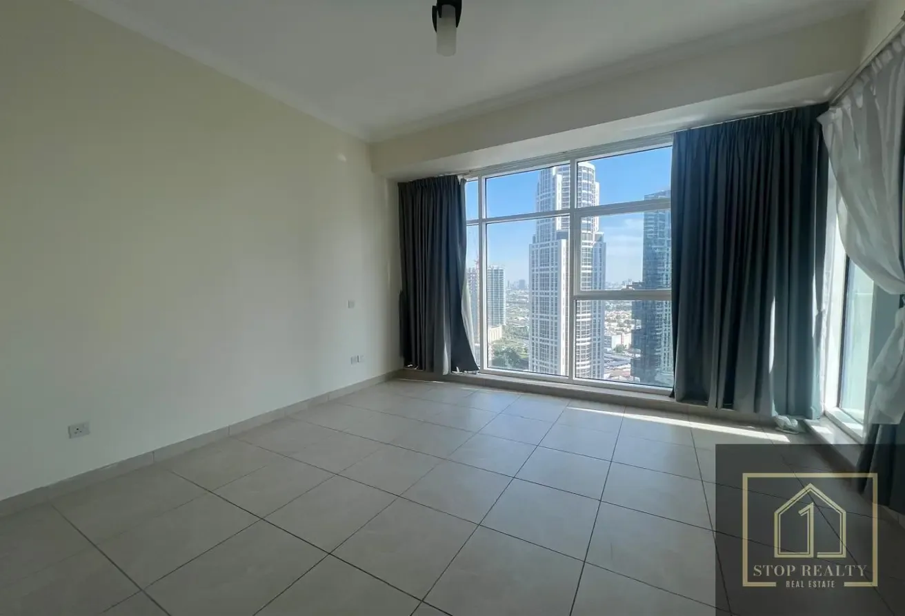 VAASTU COMPLIANT | HIGH FLOOR | VACANT