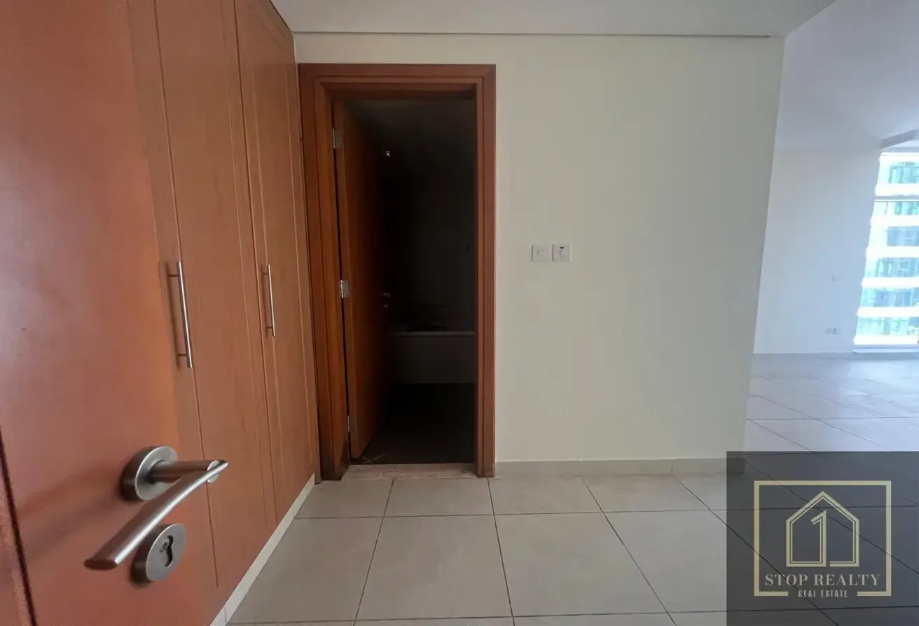 VAASTU COMPLIANT | HIGH FLOOR | VACANT