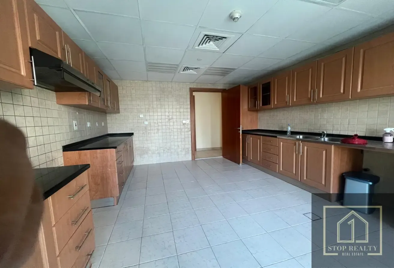 VAASTU COMPLIANT | HIGH FLOOR | VACANT