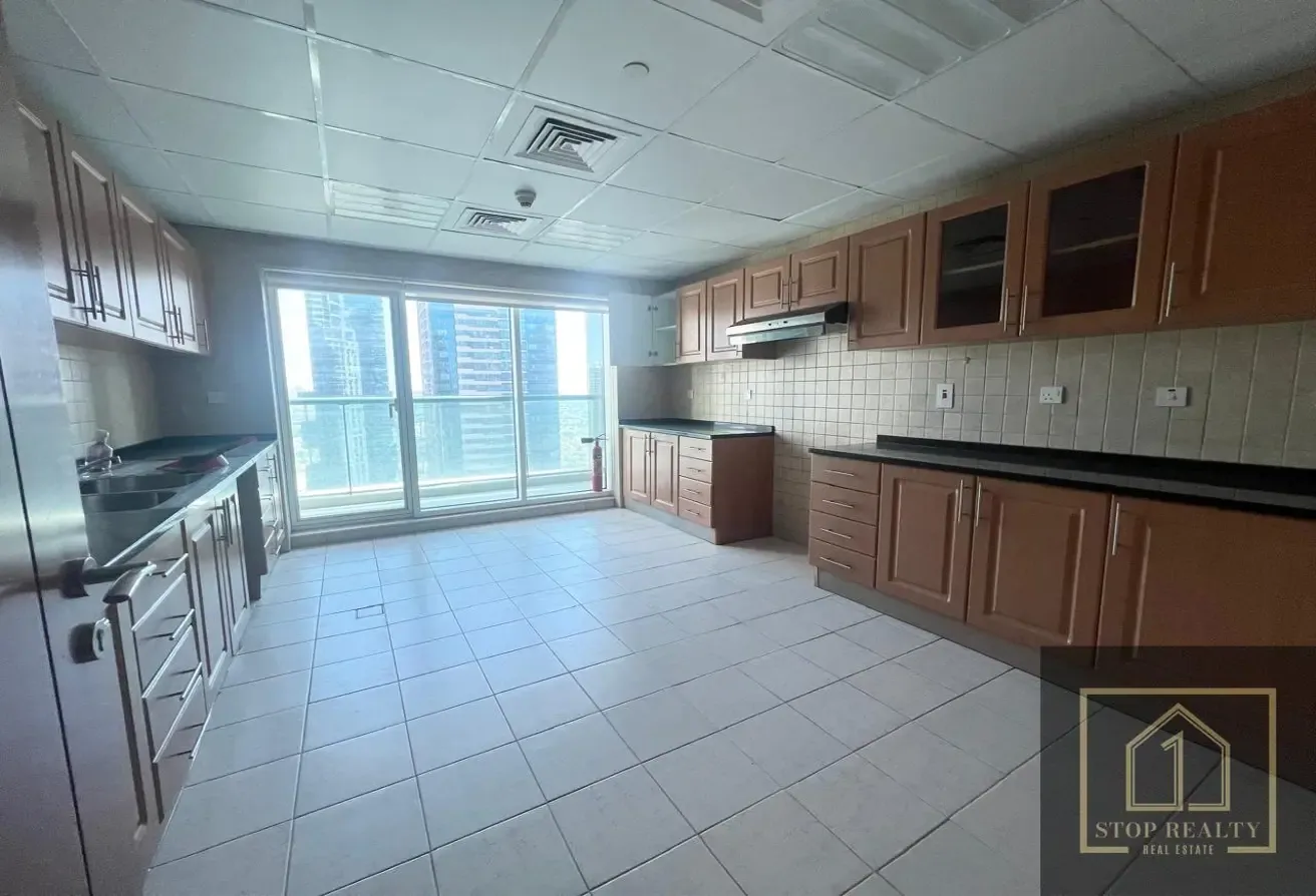 VAASTU COMPLIANT | HIGH FLOOR | VACANT