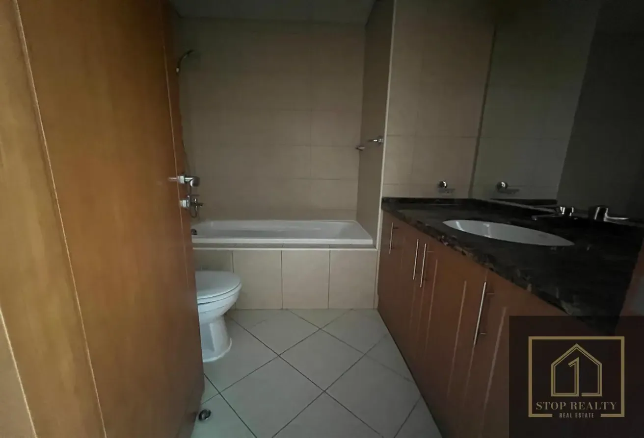 VAASTU COMPLIANT | HIGH FLOOR | VACANT