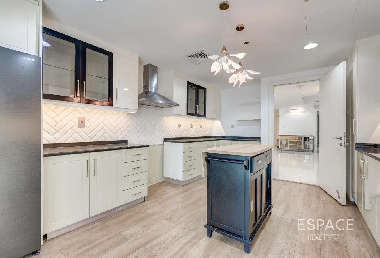 Luxury 3 plus Maid | Upgraded | Furnished