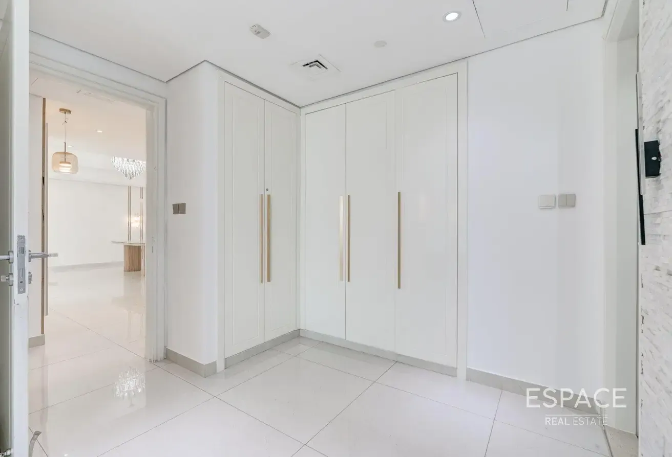 Luxury 3 plus Maid | Upgraded | Furnished