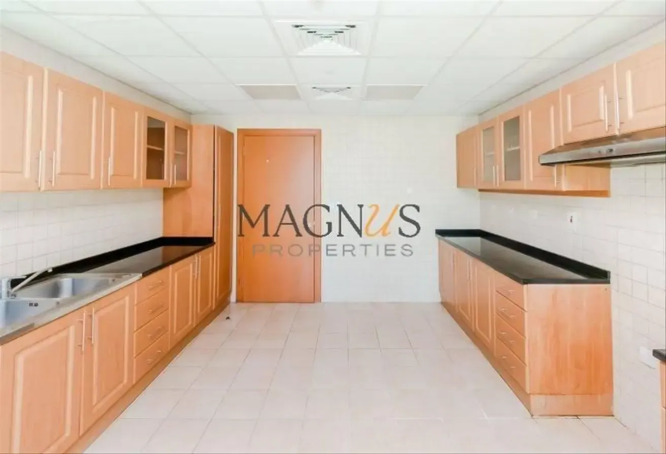 VASTU COMPLAINT | LAKE VIEW | HIGH FLOOR
