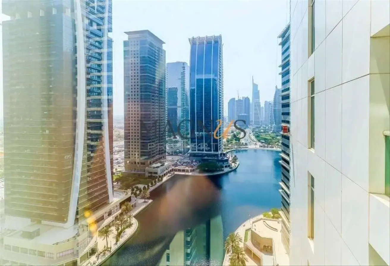 VASTU COMPLAINT | HIGH FLOOR | LAKE VIEW | READY TO MOVE IN