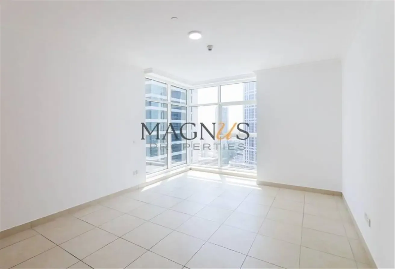 VASTU COMPLAINT | HIGH FLOOR | LAKE VIEW | READY TO MOVE IN
