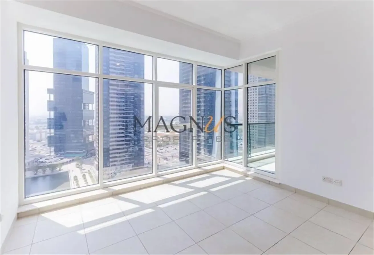 VASTU COMPLAINT | HIGH FLOOR | LAKE VIEW | READY TO MOVE IN