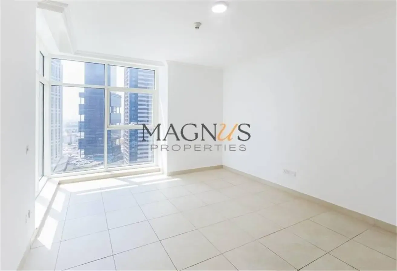 VASTU COMPLAINT | HIGH FLOOR | LAKE VIEW | READY TO MOVE IN