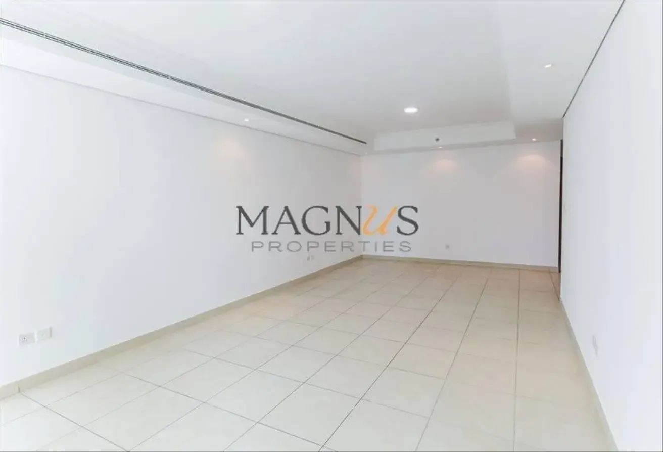 VASTU COMPLAINT | HIGH FLOOR | LAKE VIEW | READY TO MOVE IN