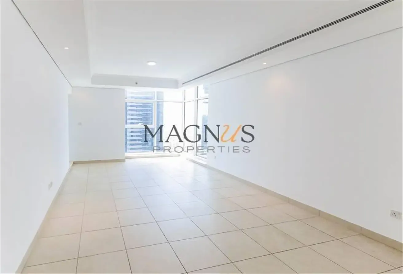 VASTU COMPLAINT | HIGH FLOOR | LAKE VIEW | READY TO MOVE IN