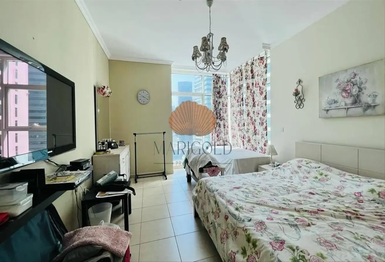 FURNISHED I VASTU COMPLIANT I SPACIOUS LAYOUT