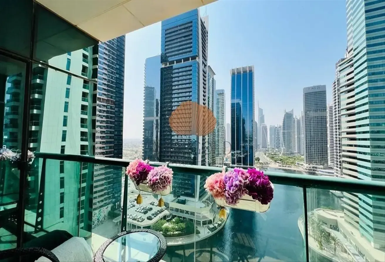 FURNISHED I VASTU COMPLIANT I SPACIOUS LAYOUT
