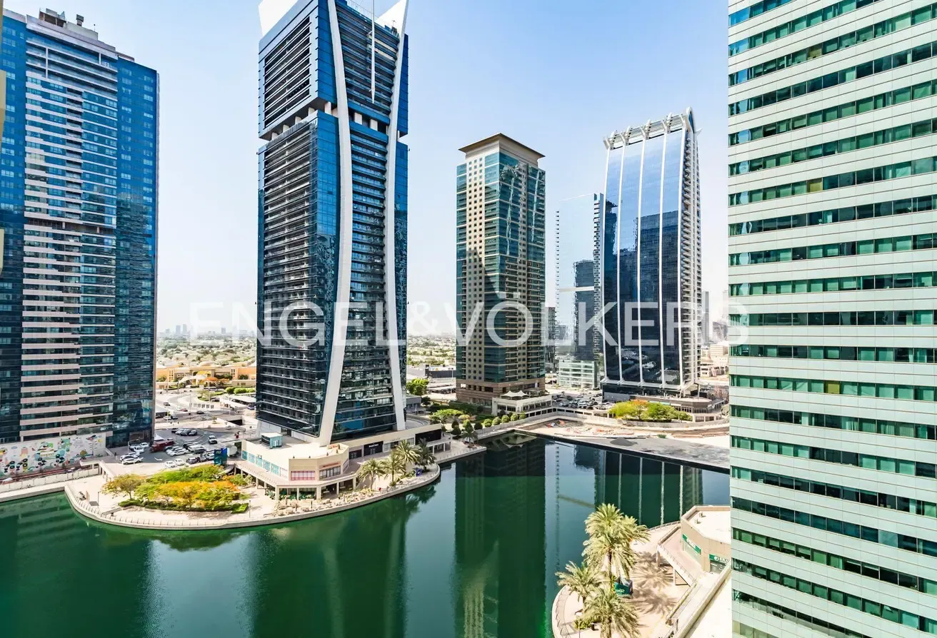 FURNISHED I PANORAMIC VIEWS I CLOSE TO METRO