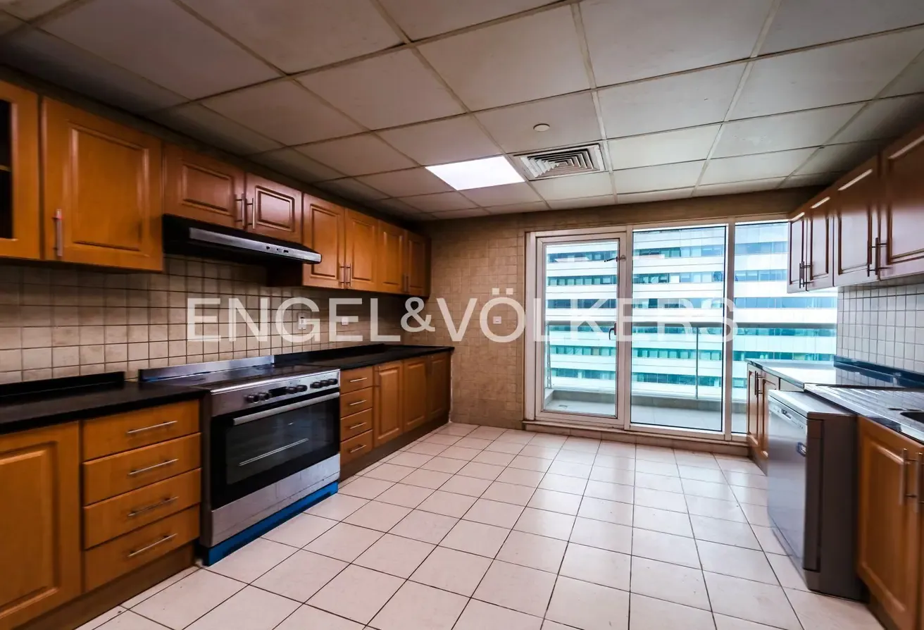 FURNISHED I PANORAMIC VIEWS I CLOSE TO METRO