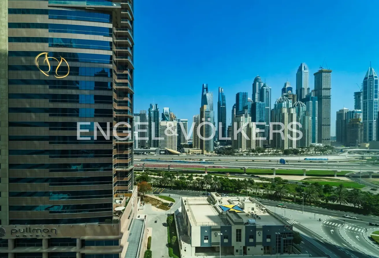 FURNISHED I PANORAMIC VIEWS I CLOSE TO METRO