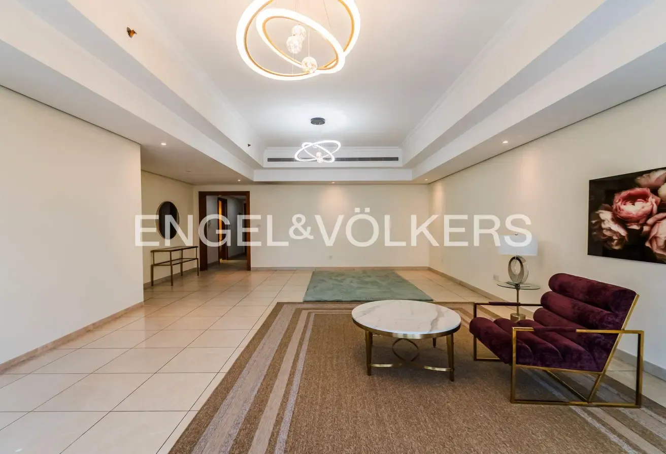 FURNISHED I PANORAMIC VIEWS I CLOSE TO METRO