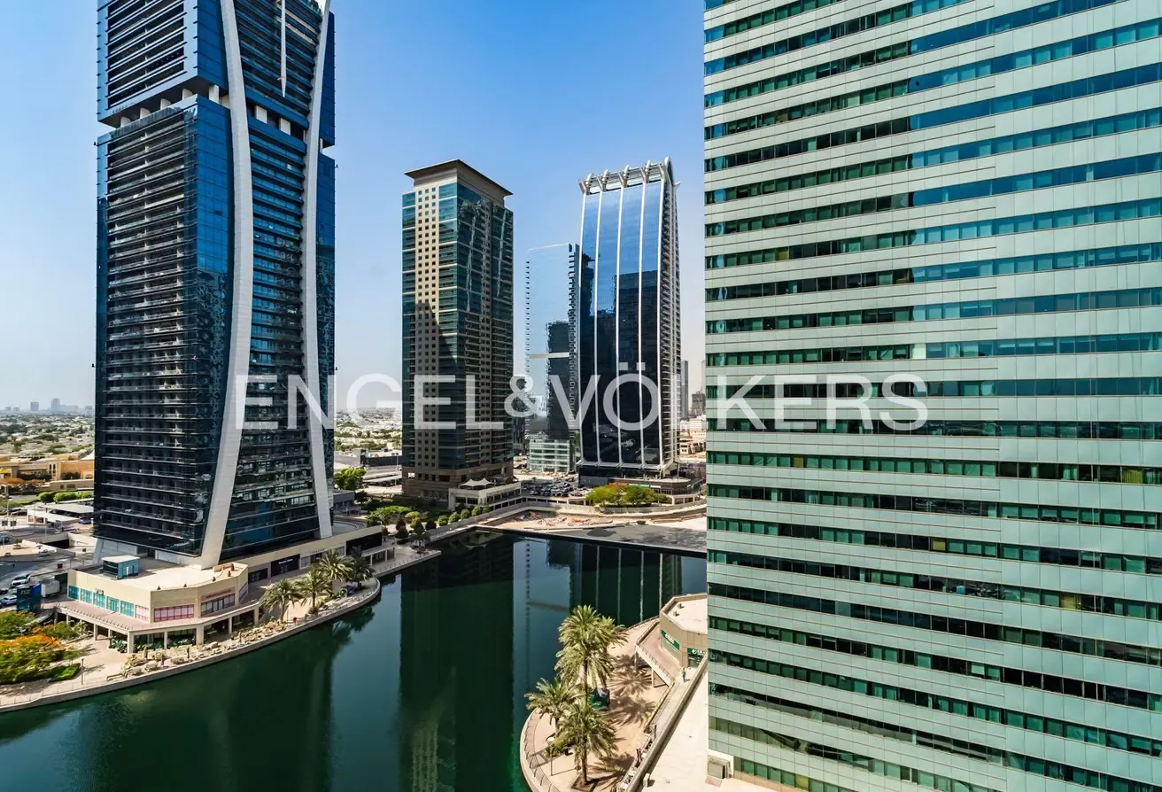 FURNISHED I PANORAMIC VIEWS I CLOSE TO METRO