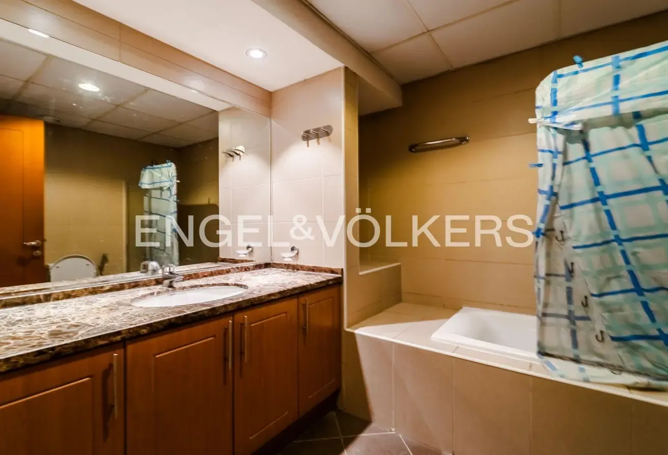 FURNISHED I PANORAMIC VIEWS I CLOSE TO METRO