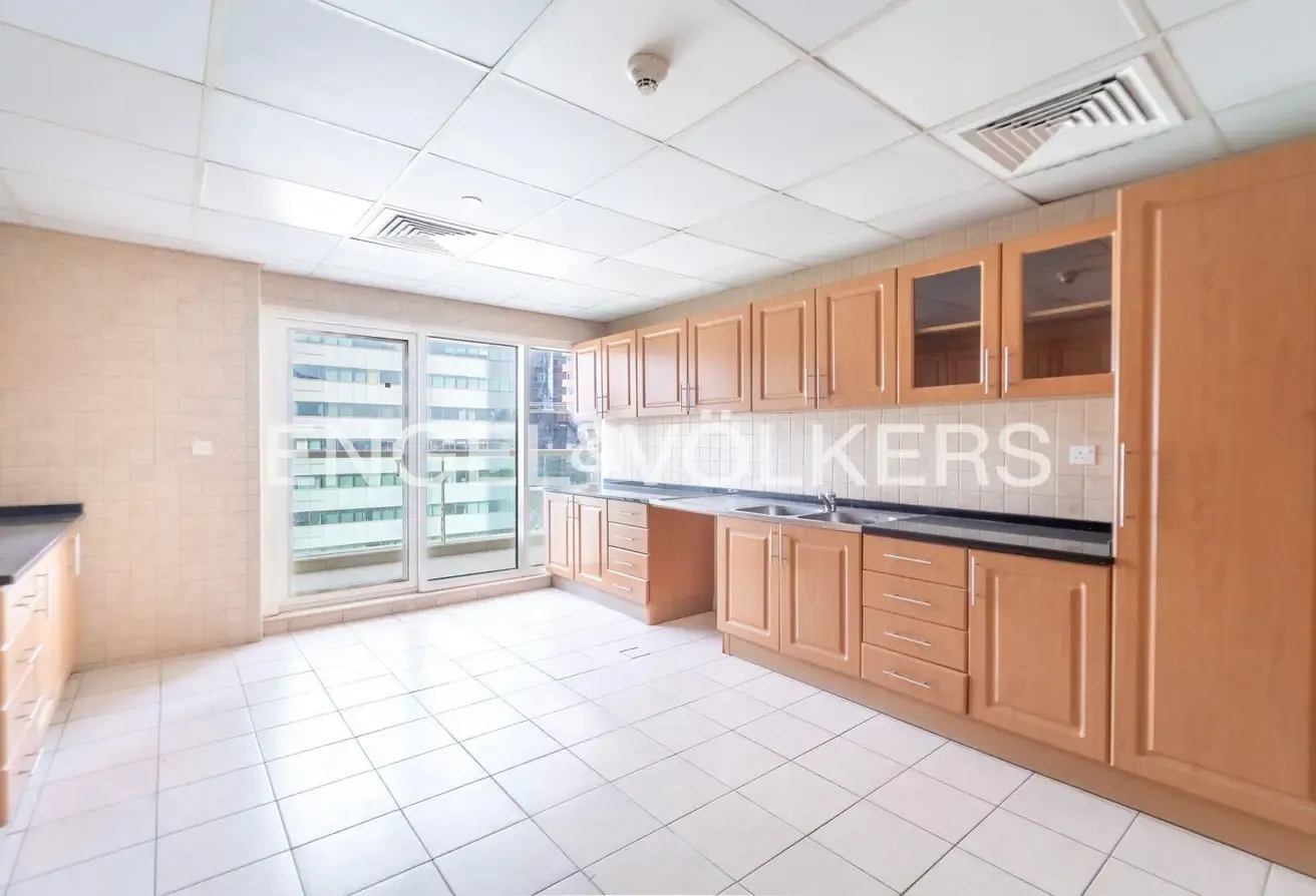 Panoramic Views I Unfurnished I Close to Metro