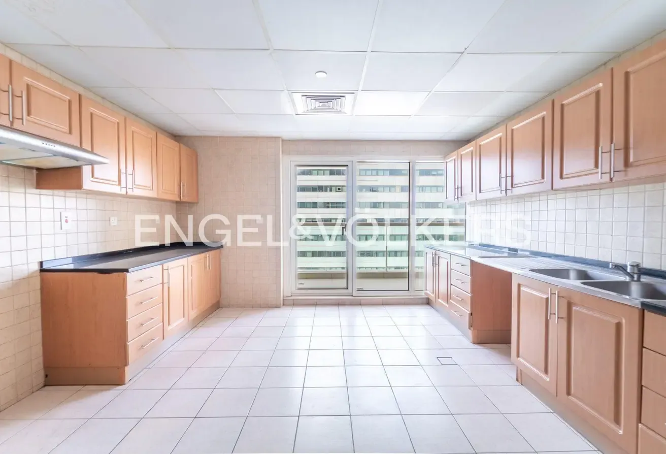 Panoramic Views I Unfurnished I Close to Metro
