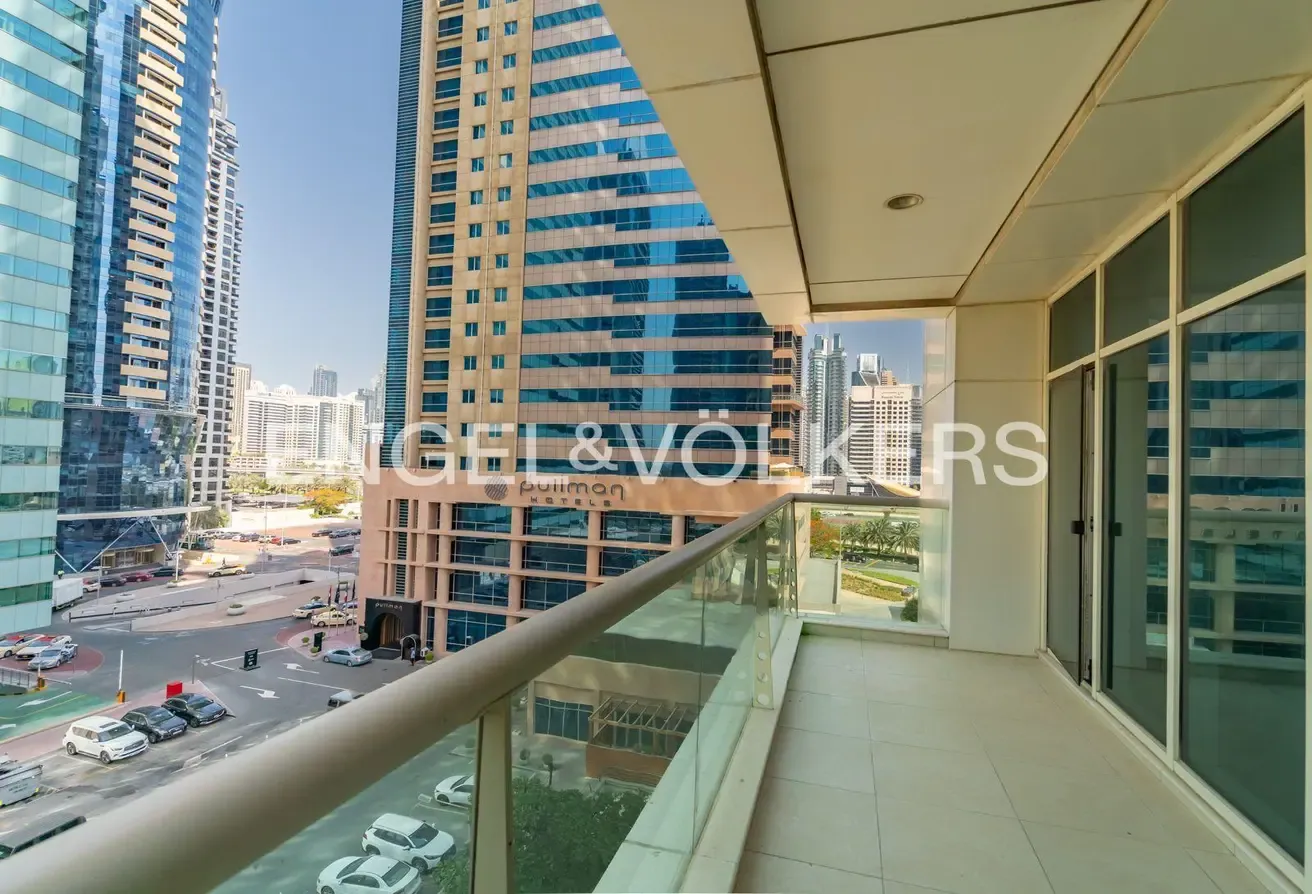 Panoramic Views I Unfurnished I Close to Metro