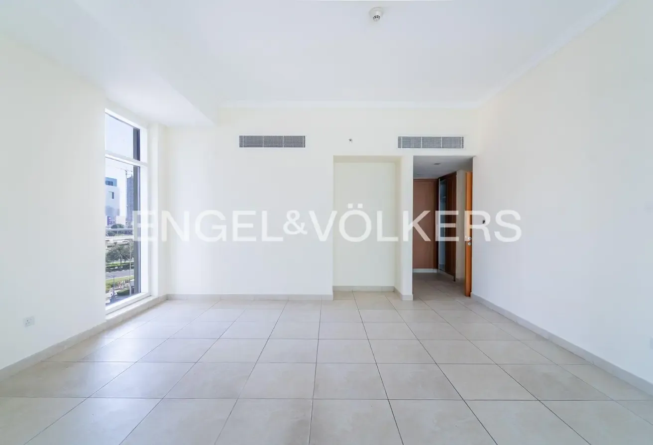 Panoramic Views I Unfurnished I Close to Metro