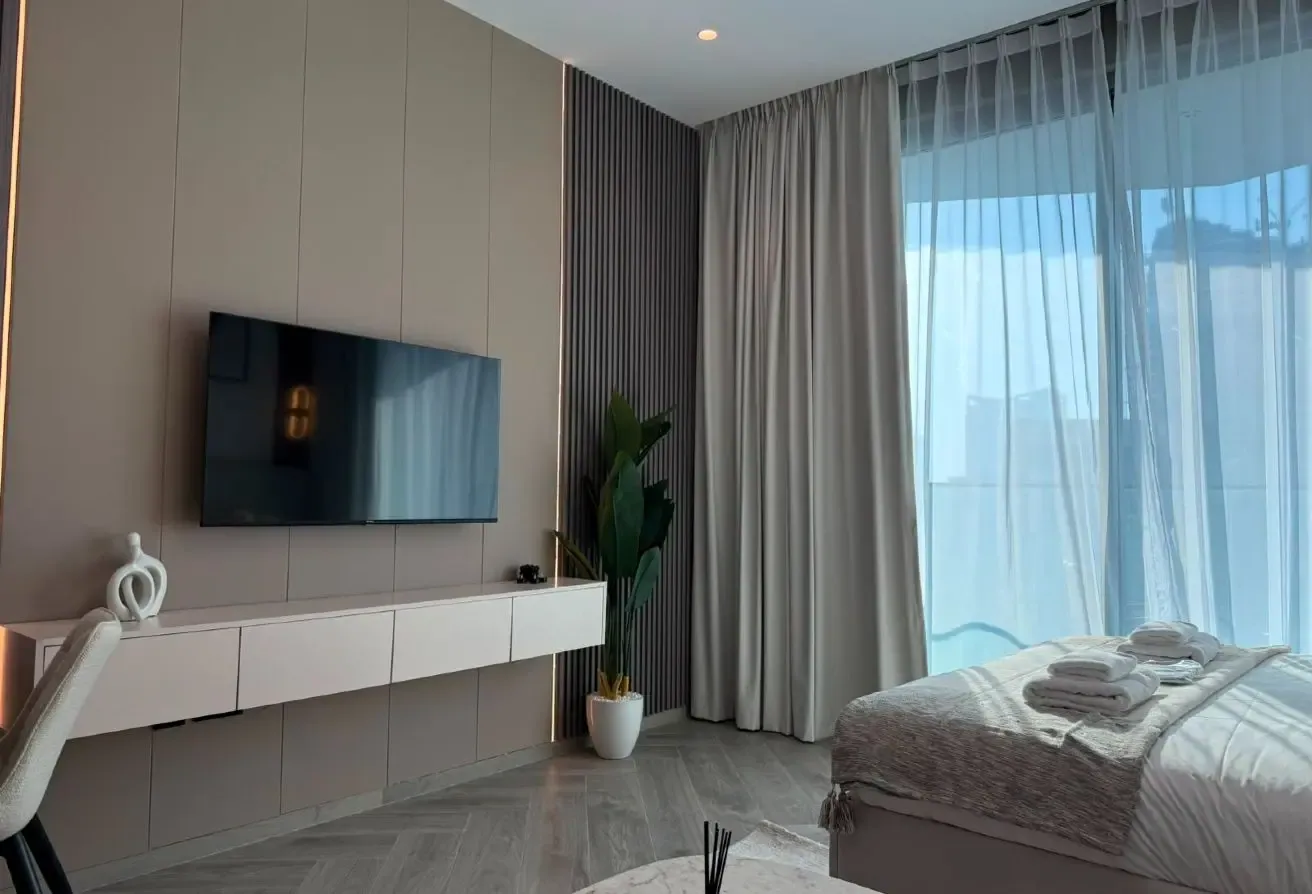 Luxury Business Bay Studio | Burj Khalifa View