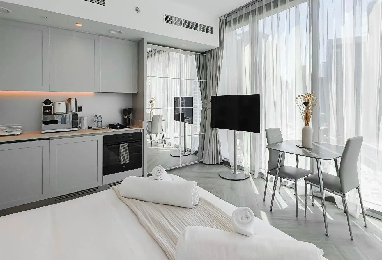 BURJ KHALIFA CORNER VIEW | RENOVATED STUDIO
