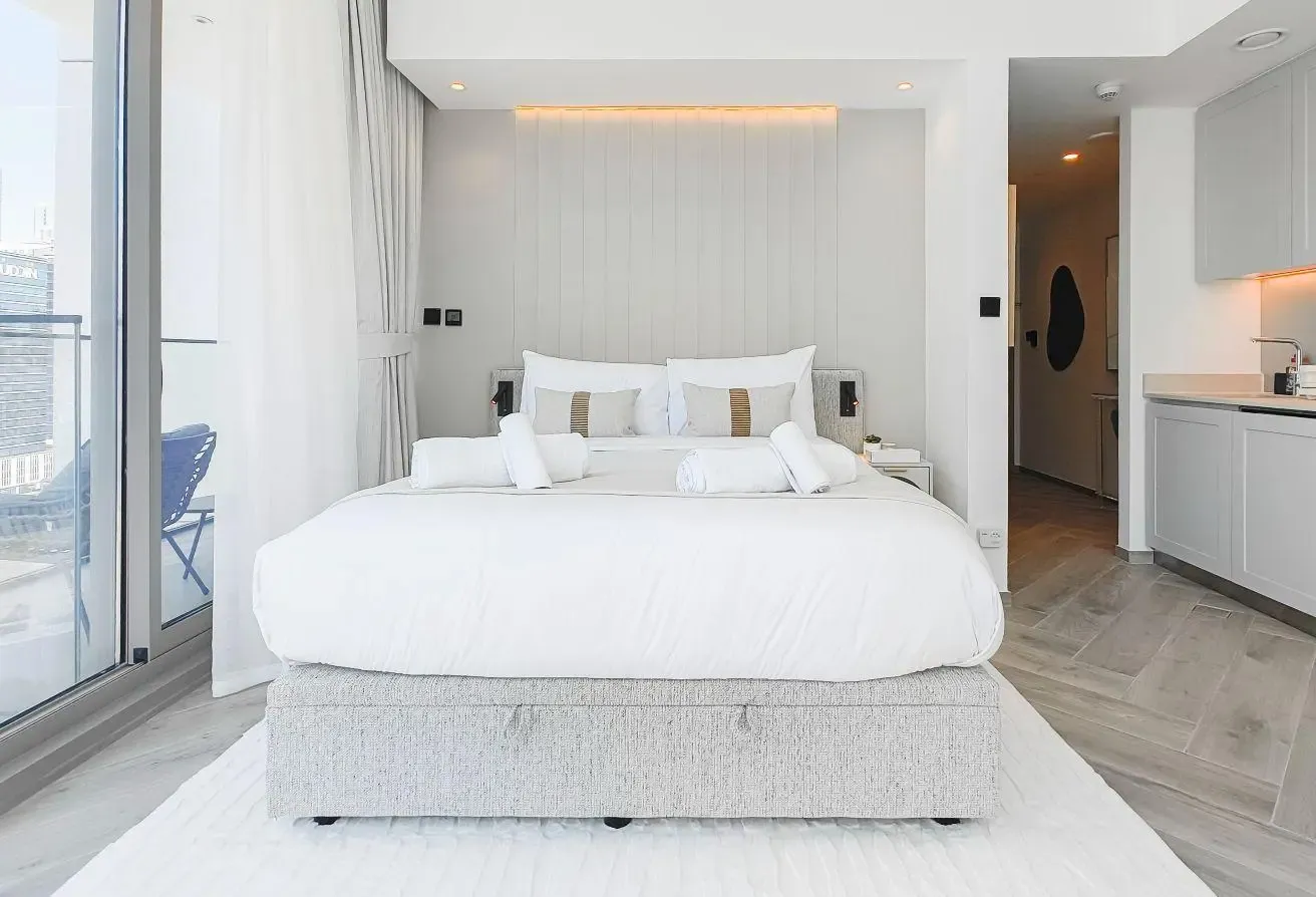 BURJ KHALIFA CORNER VIEW | RENOVATED STUDIO
