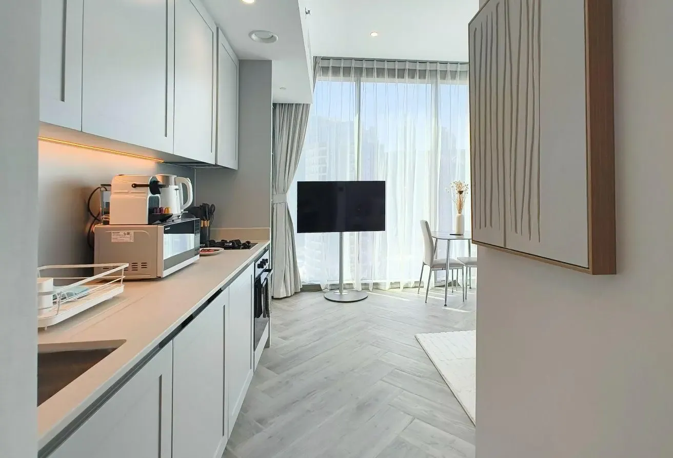 BURJ KHALIFA CORNER VIEW | RENOVATED STUDIO