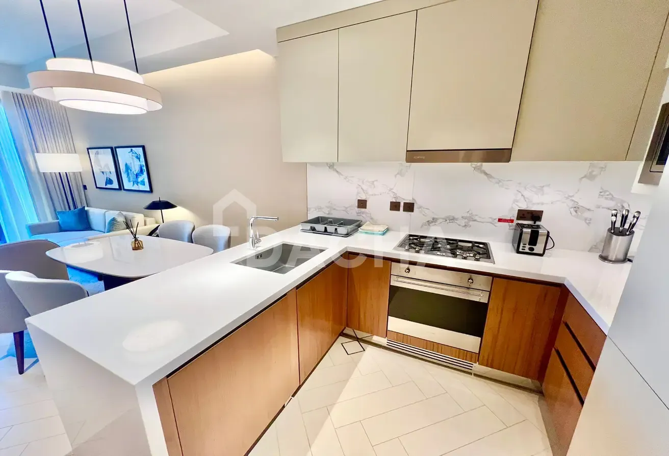 Vacant|Premium Residence|Walking Distance to Mall