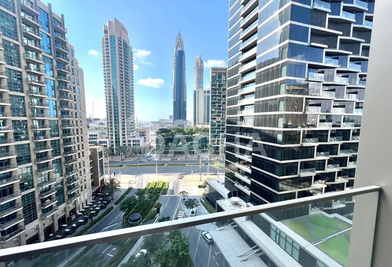 Vacant|Premium Residence|Walking Distance to Mall