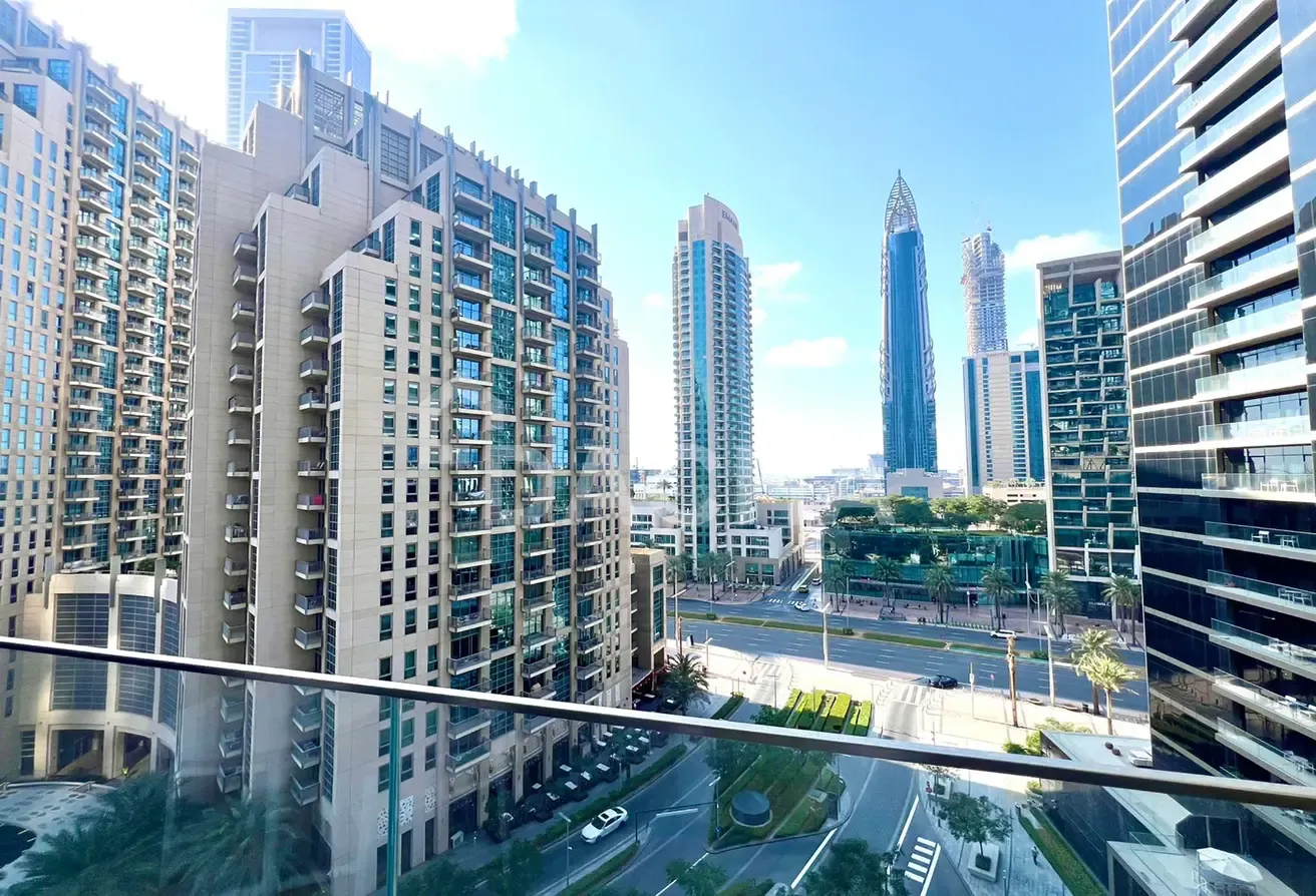 Vacant|Premium Residence|Walking Distance to Mall