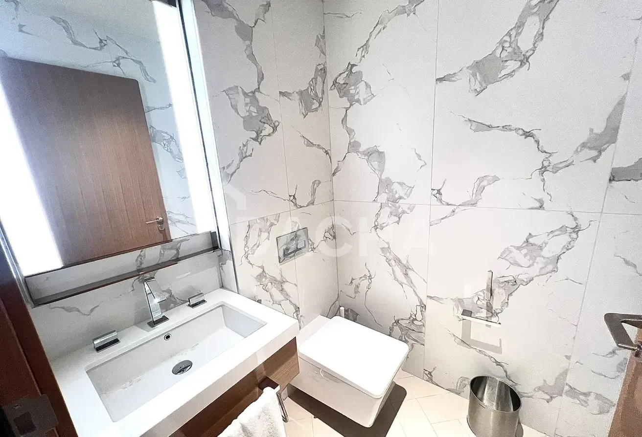 Vacant|Premium Residence|Walking Distance to Mall