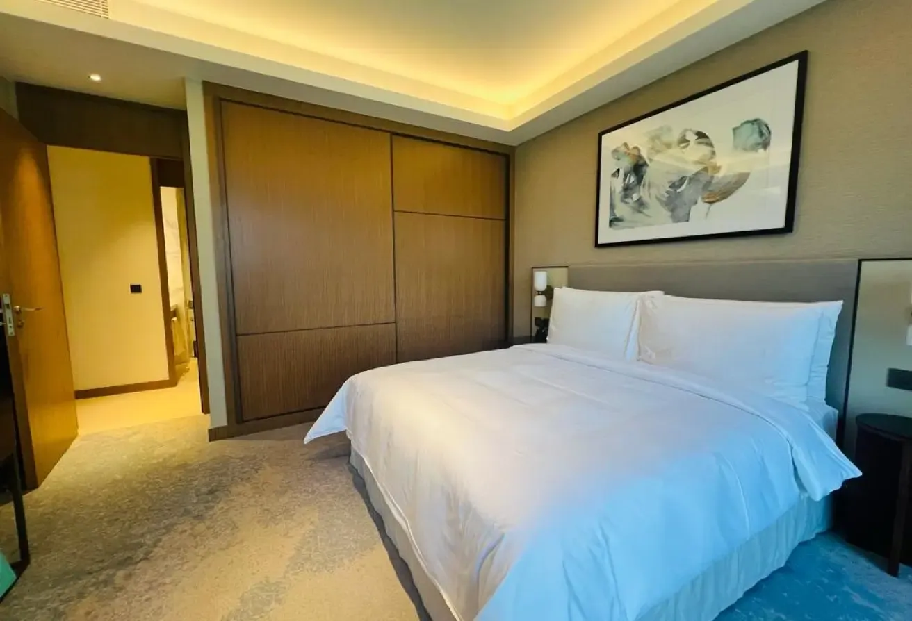 2 BR Apartment in Downtown Dubai with Landmark View
