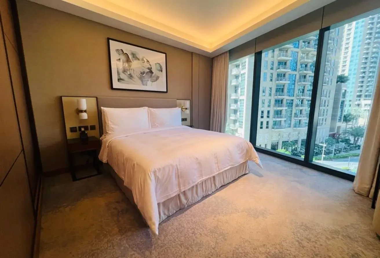 2 BR Apartment in Downtown Dubai with Landmark View