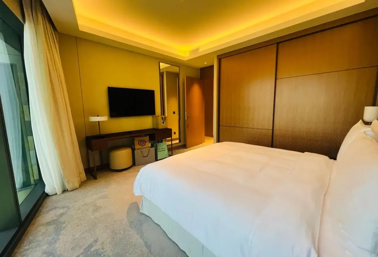 2 BR Apartment in Downtown Dubai with Landmark View