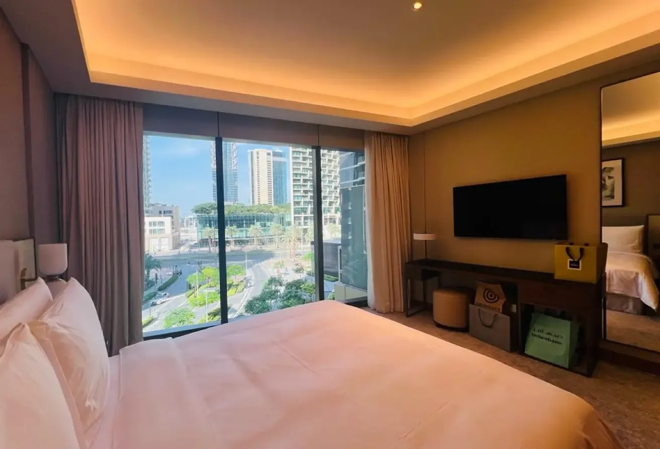 2 BR Apartment in Downtown Dubai with Landmark View
