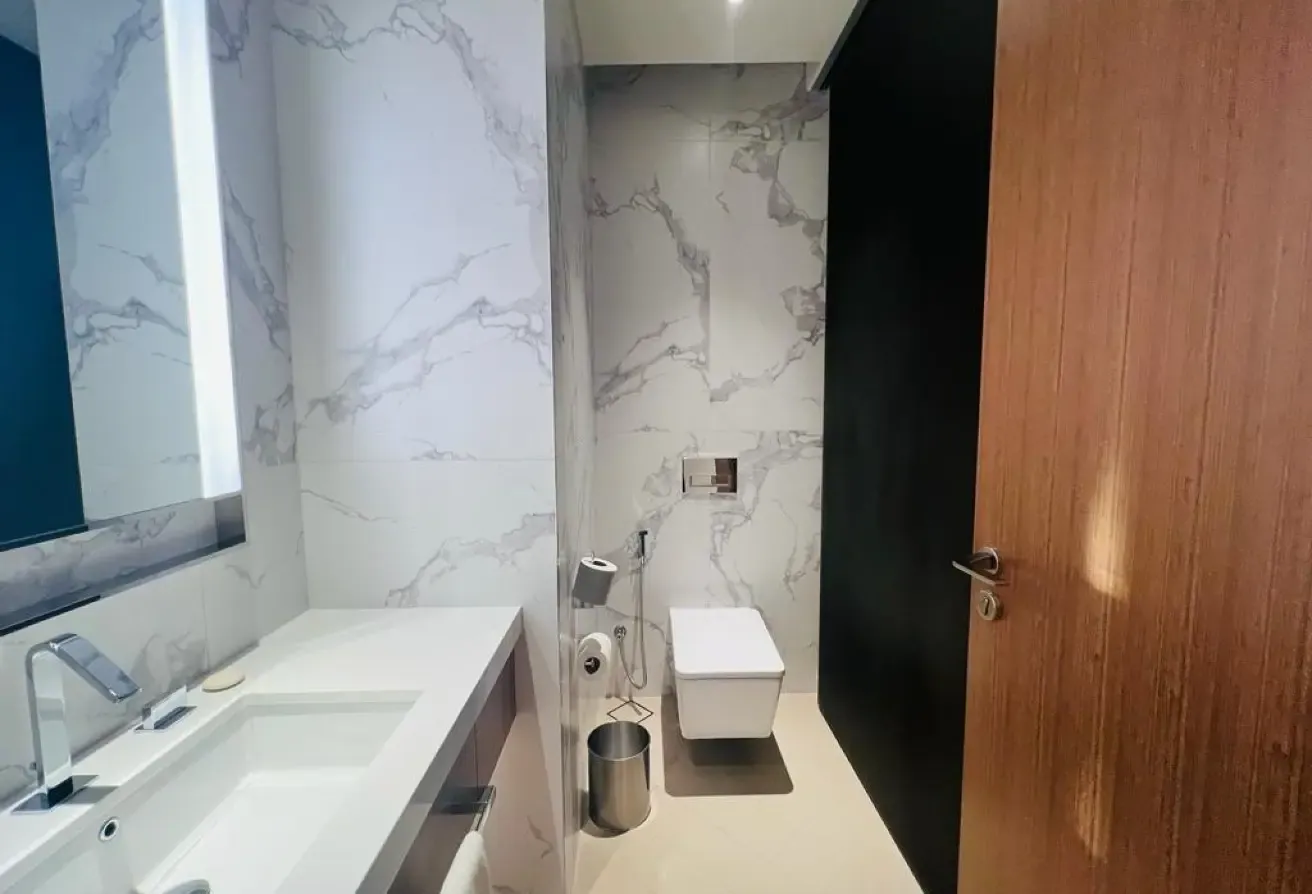 2 BR Apartment in Downtown Dubai with Landmark View