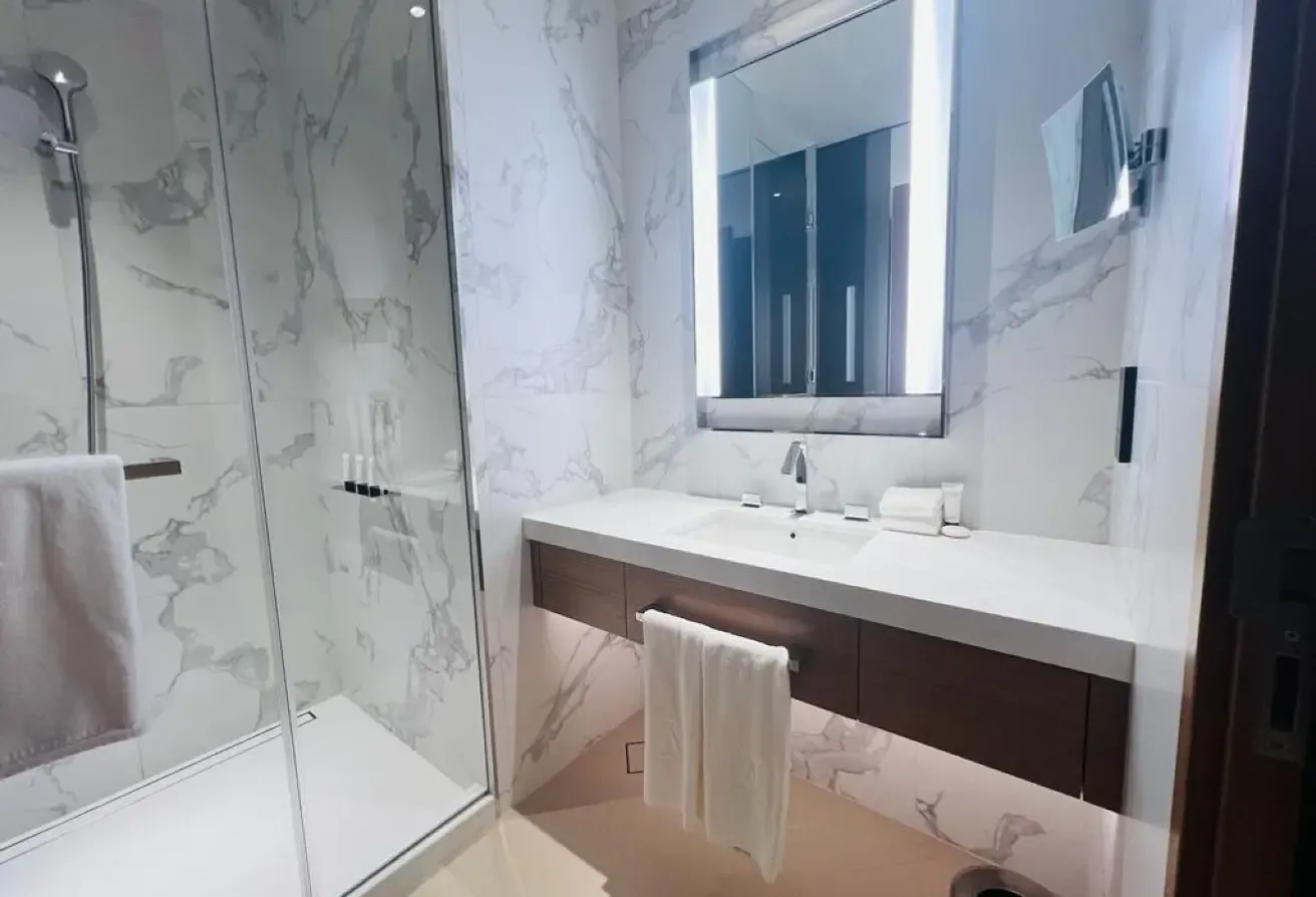 2 BR Apartment in Downtown Dubai with Landmark View