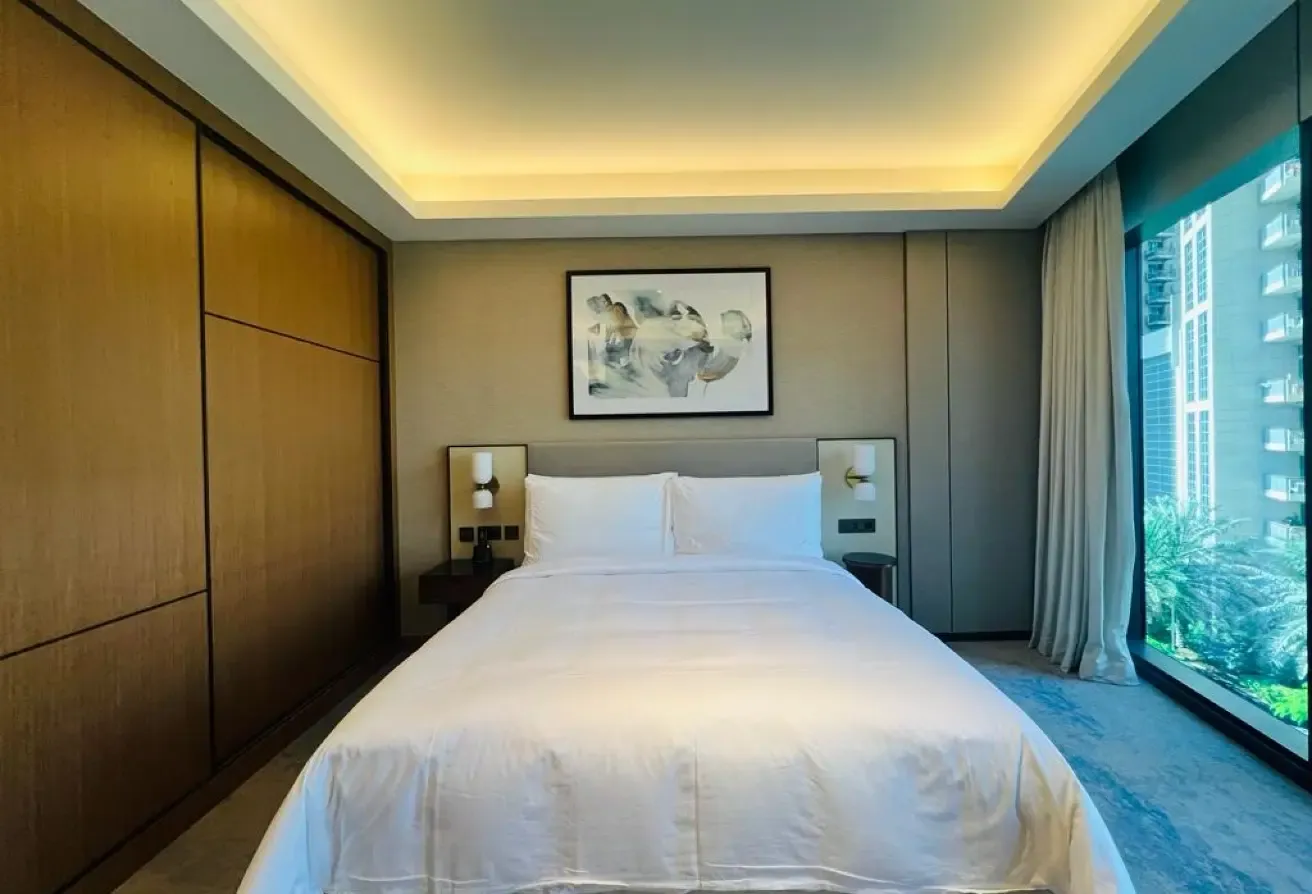 2 BR Apartment in Downtown Dubai with Landmark View