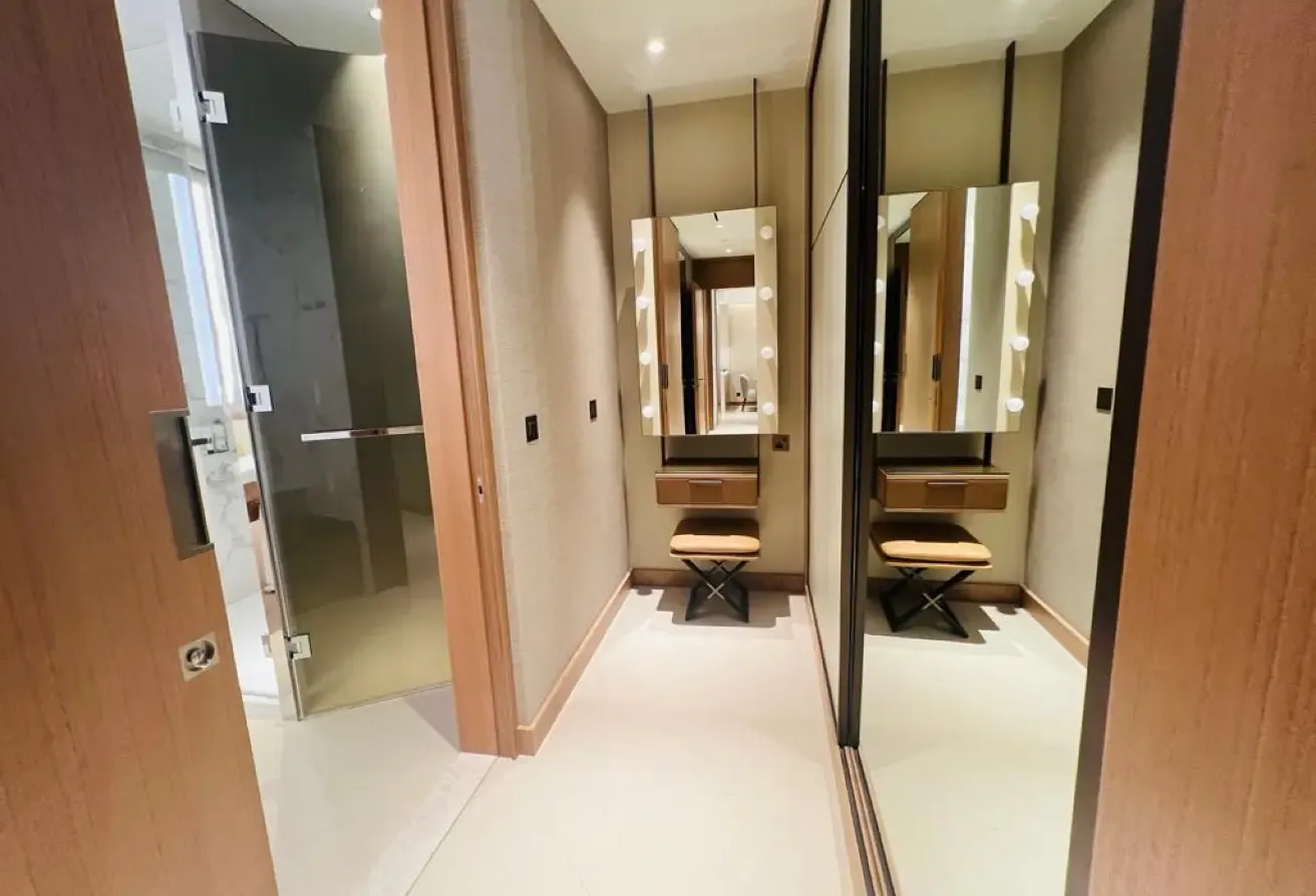 2 BR Apartment in Downtown Dubai with Landmark View
