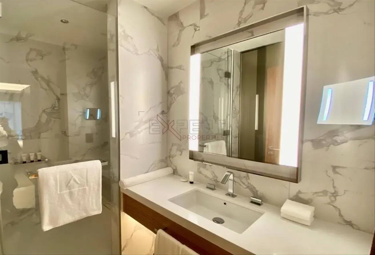 Furnished Apartment | Downtown Views | High Floor