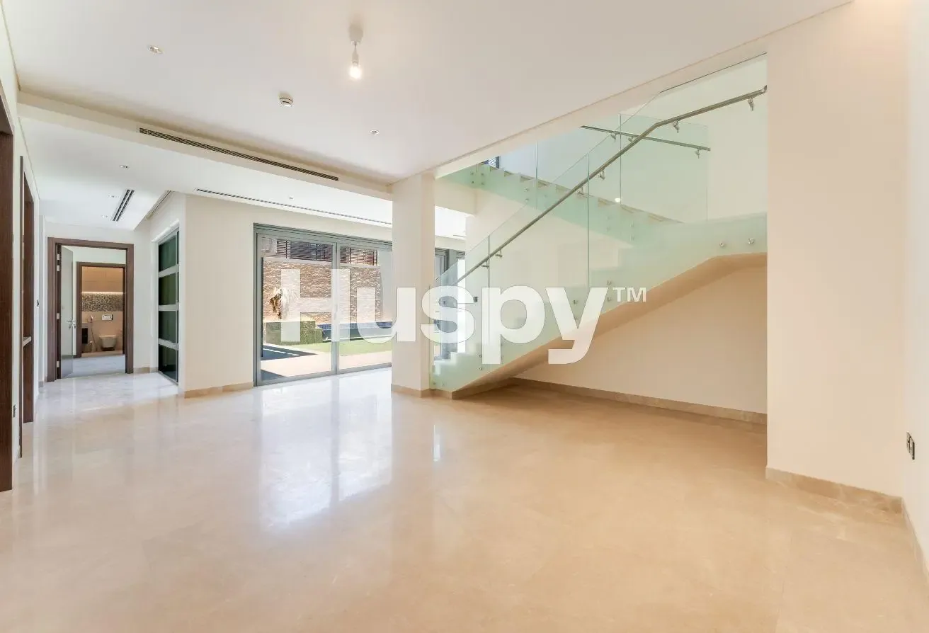 Vacant | Large Layout | Private Pool