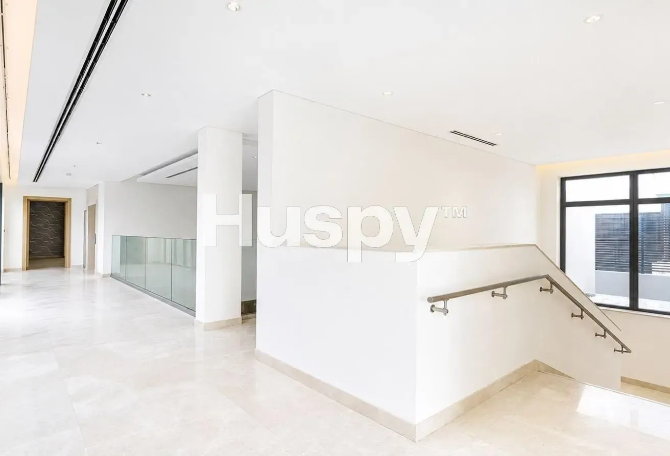 Vacant | Large Layout | Private Pool