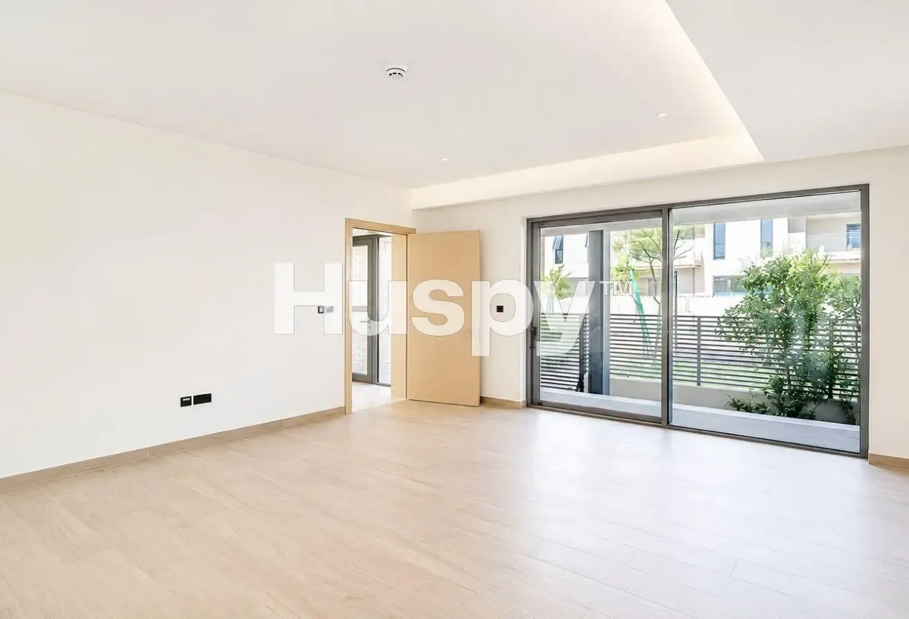 Vacant | Large Layout | Private Pool